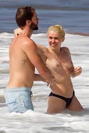 Miley Cyrus Nude Hawaii